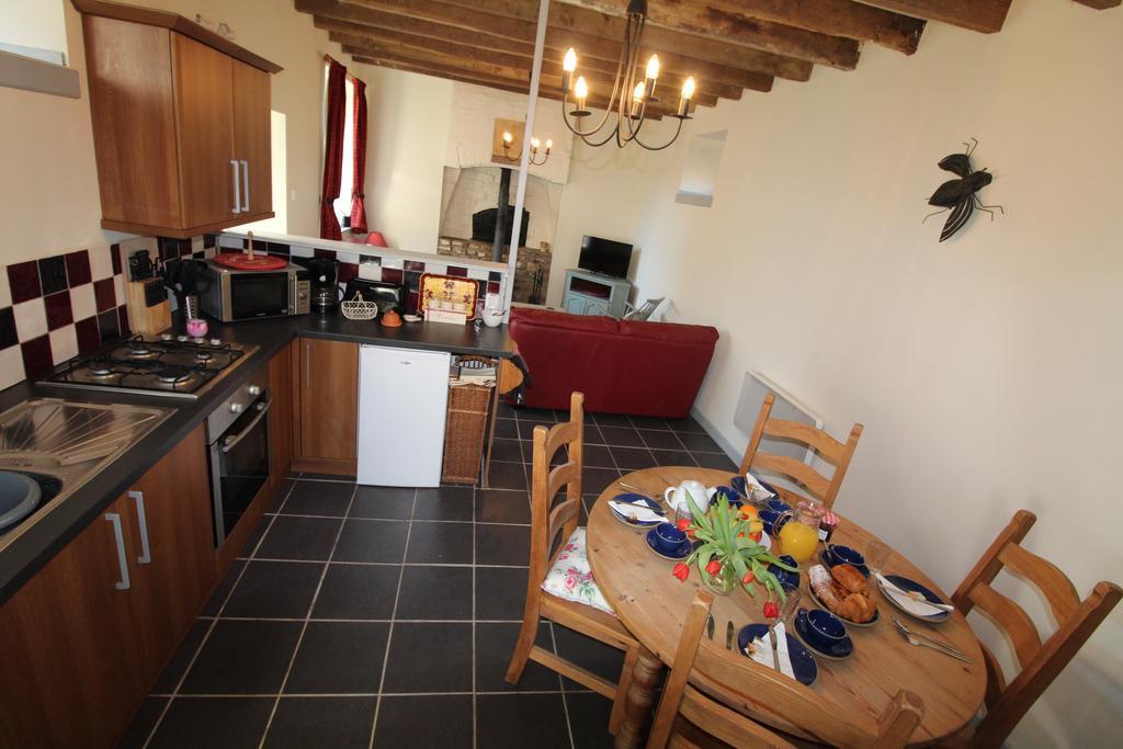 La Petite Jeusseliniere Villa Larchamp Eksteriør billede