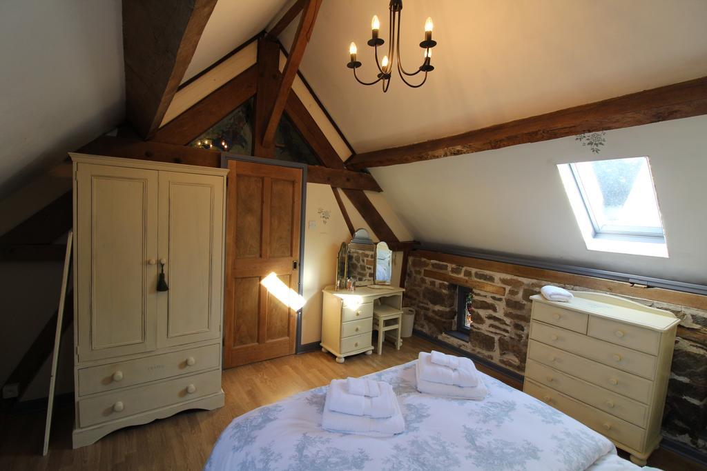 La Petite Jeusseliniere Villa Larchamp Eksteriør billede